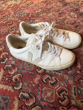 Veja sneakers gently worn size 40